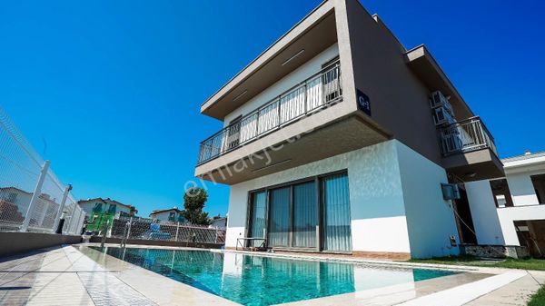 Denize Sadece 800 Metre Süper Konumda Süper Villa