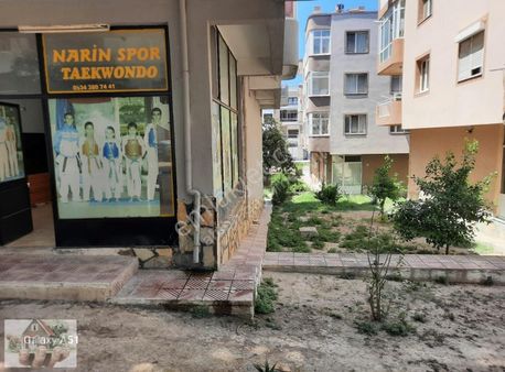 Urla Zeytinalani Merkezde Satılık Dükkan