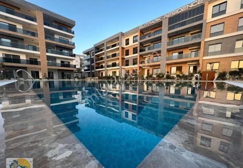 Kuşadası'nda Satılık Oturuma Hazır 3+1 Full Doğalgazlı Daire