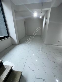 Güngören Sanayi Mahallesinden Tekstil Merkezinde Kredili 80 M2 Satılık Dükkan