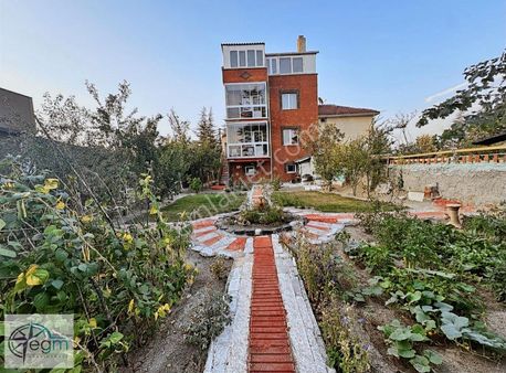 Egm'den Batıkent Mah.yeşilköy'de Satılık 4 Katlı Bina Bahçeli