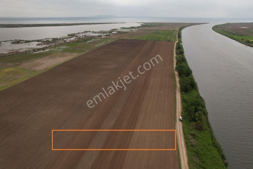 Resmi Yolu Var Dereye Sifir