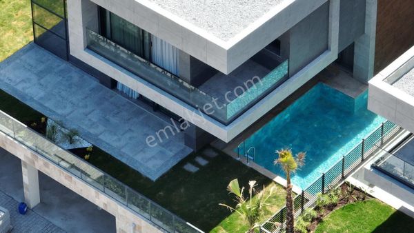 Ultra Lüks Kalitede Özel Havuzlu 4+1 Satılık Villa