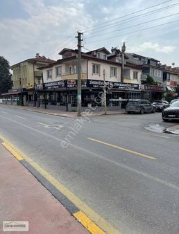 Erenler Çarşamba Pazarında Kumaş Bölümünde Satılık Yer..