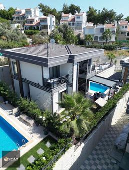 Kuşadası Soğucakta 4+1 Tek Müstakil Özel Havuzlu Satılık Villa