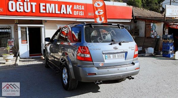 Karşıyakada Merkezde Etrafı Çevrili Kaçmaz Köşe Parsel...