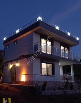 Site Gayrimenkul'den İzmir Kemalpaşa'da 2 Katlı Villa 1000m2 Arazili..
