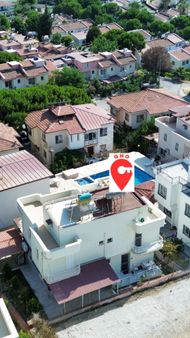 Kuşadası Merkezde Satılık 4+1 Geniş Villa