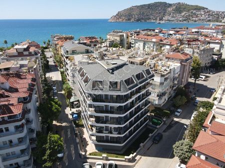 Alanya Merkezi Konumda 1+1 Deniz Manzaralı 55 M² Lüks Eşyalı Satılık Daire !