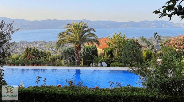 Sapanca Site İçi Müstakil Göl Manzaralı Villa Satılık