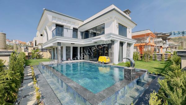 Manzara-özel Havuz-kapalı Otopark-hamam-sauna-500 M2 Bahçe -ultr Lüx-akıllı Ev-tamamı Müstakil