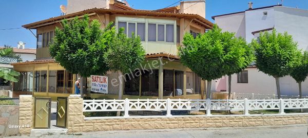 Kusadası Davutlar Mah Koseoglu Sıtesınde Denıze 2 Cı Sıradakı Ev Satılıktır.