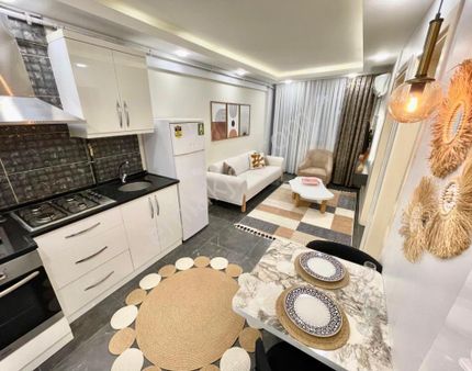 Lokasyonu Güzel Ultralüks Eşyalı 1+1 Apart