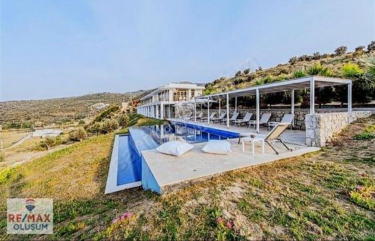 Suna Tabakçı'dan İzmir Karaburun Deniz Manzaralı Satılık Villa