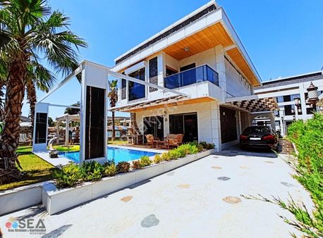 Özel Havuzlu Otoparklı Müstakil Akıllı Ev Sistemli 4+1 Villa