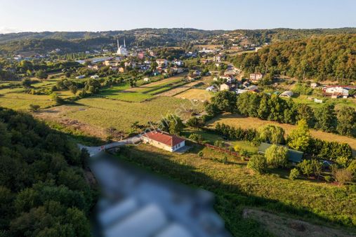 İstanbul, Beykoz, İshaklı Köyü'nde Satılık 690 M² Arsa İçinde Tek Katlı Ev