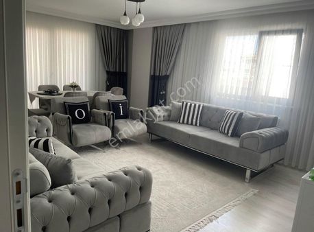 Site İçerisnde Otoparklı İskanlı Çocuk Parkli İskanli 3+1 Daire