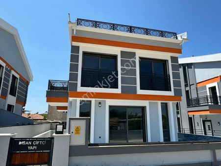 İsa Mahallesi’nde Havuzlu 4 + 1 Villa