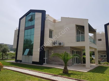 Kuşadası Karaova Mevkiinde Müstakil Villa