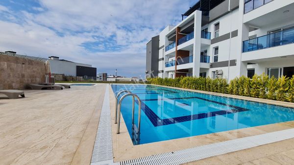 Kuşadası Kadınlar Denizinde Sahile 500mt Yürüme Mesafesınde Ultralux Resıdans Ta 1+1ve 2+1 Daireler