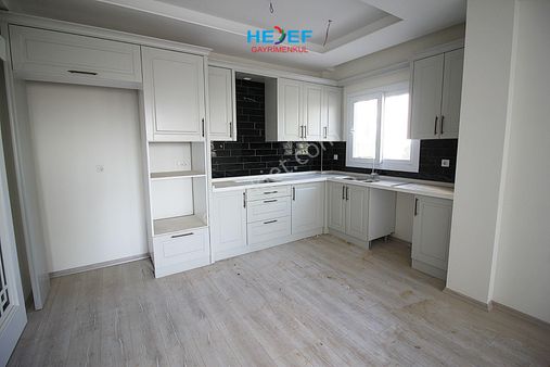 Hedef'ten Akdeniz Mah'de Site İçerisinde Havuzlu 4+1 Daire