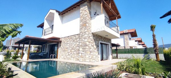 Kuşadası Davutlar Müstakil Havuzlu Villa