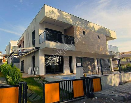 Kuşadası Kadınlar Denizinde Elektriğini Üreten Akıllı Villa