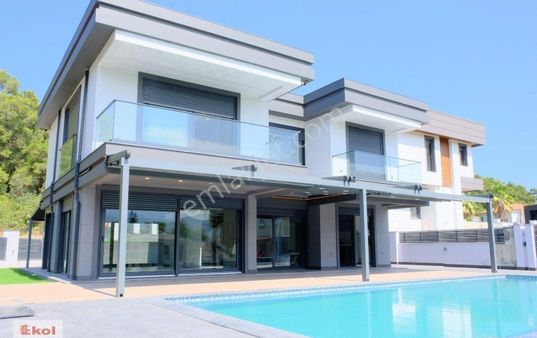 Kemer Kirişte Doğa Manzaralı Satılık Müstakil Villa