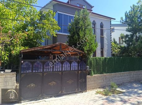 Hüsamettin Çelebide Tripleks Müstakil Ev