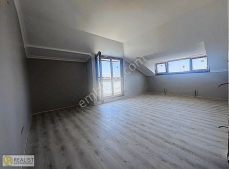 Çengelköy Bahçelievlerde Caddeye 1. Bina Muhteşem Dublex