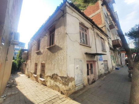 Hürriyet Caddesi Üzerinde Satılık Müstakil Ev