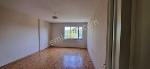 Tombul Emlaktan Yenil Mahallede Satılık Komple 3 Katlı Bina