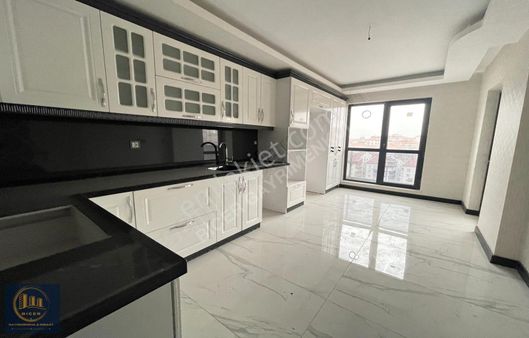 Şehit Kubilay'da Cadde Üzerinde Muhteşem Tasarımıyla 4+1 Sitede!