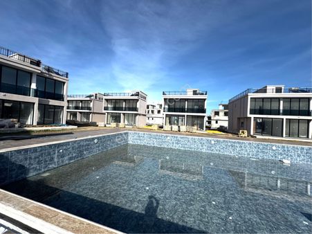 Girne Lapta'da Denize Yürüme Mesafesinde 4+1 Villa