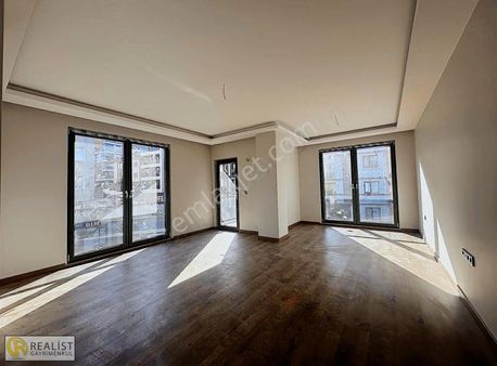 Çengelköyde 5 Bloklu Havuzlu Site İçerisinde 3,5+1 Lux Daire