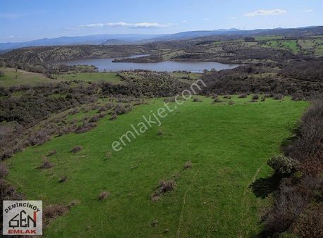 Arasanlı Köyünde Baraj Manzaralı Satılık Tarla