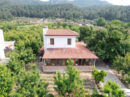 Kirazlı Köyünde Anayol Üzerinde 2318 M2 Arsa İçinde 3+1 Villa!