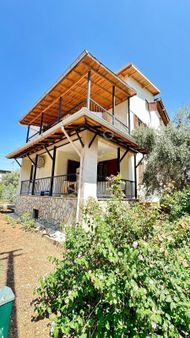 Fevzipaşa Mahallesinde Köşe Konumda Denize Yürüme Mesafesinde 350 Metre Arsa İçerisinde 4+1 Villa