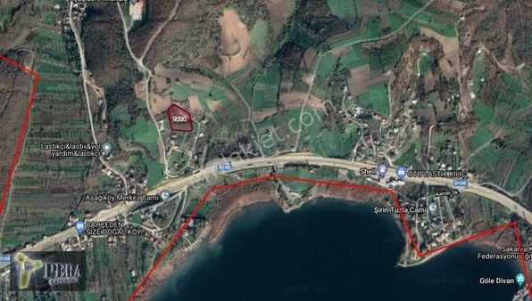 Aşağıdereköyde Sapanca Gölü Manzaralı Satılık Tarla