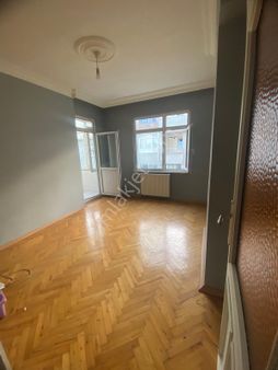 İstanbul House'dan B.evler'de 2+1 Ara Kat Yatırımlık 90m2 Daire