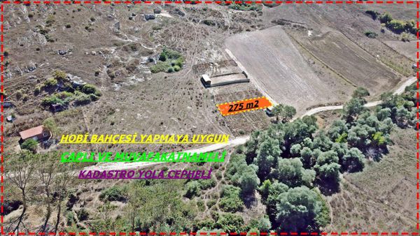 Kadıköyde Etrafı Çevrli Doğa Manzaralı Arsa