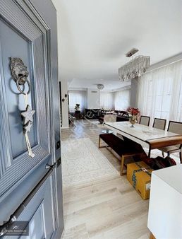 Vefa Koçhan Dan A.söğütönünde 600m2 Havuzlu Müstakil 6+1 Villa