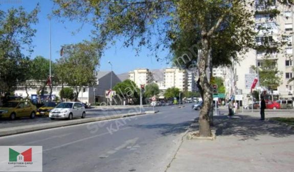 Bornova İlçe Emniyet Müdürlüğü Yakınında Yıllanmış Kıraathan