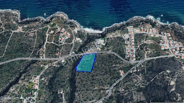 Girne Kayalar'da yatırıma Uygun, Denize 212 Metre Mesafede satılık tarla !!