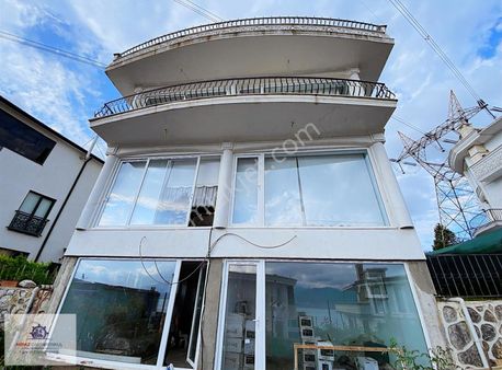 Serdivan'da Göl Manzaralı 6+3 Müstakil Satılık Triplex Villa