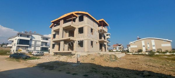 Ilıcada Ana Yola Yakın Satılık Daireler Birinci Sınıf Malzeme Kullanılmıştır.