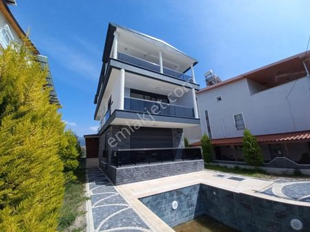 Fevzipaşa Mahallesi’nde Ultra Lüks 312 Metre Arsa İçinde 5 + 2 Havuzlu Villa