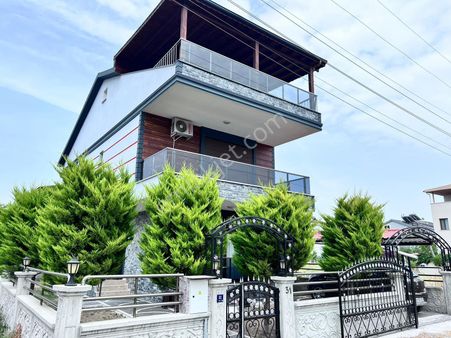 Hisar Mahallesi’nde 260 Metre Arsa İçinde 4 + 1 Ultra Lüks Villa