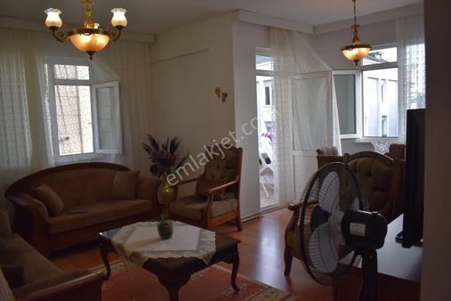 Büyükçekmece Fatih Mah İçi Lüks Yapılı Temiz Merkezi Geniş 2+1 Satılık Daire