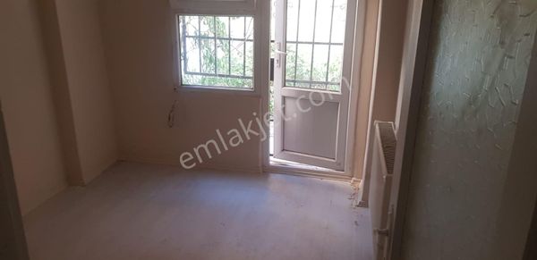 Bahçeli Valilik Arkası Metroya Yakın Yarı Zemin Kiralık Daire